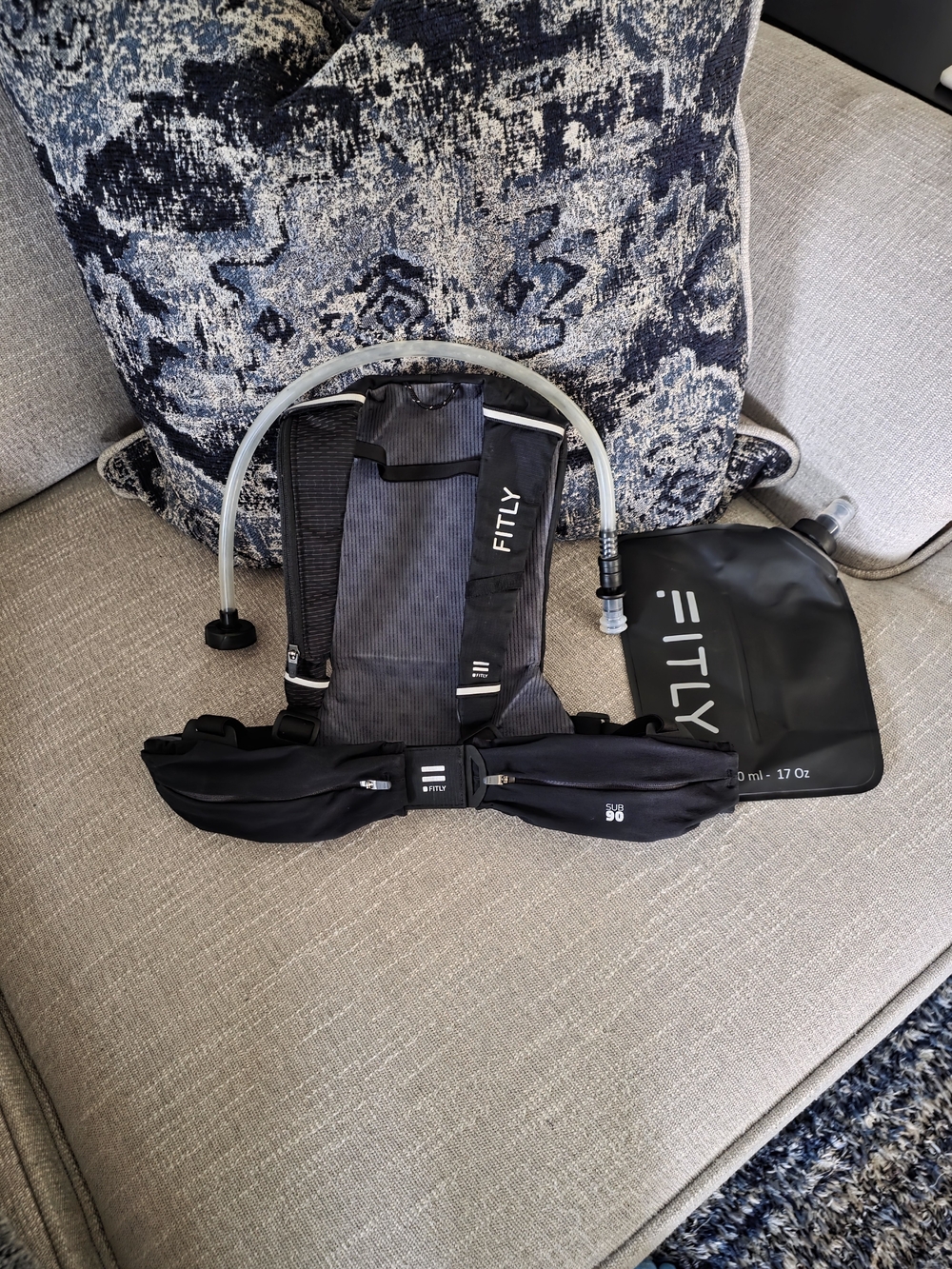 Fitly Hydration Vest Pack - Black